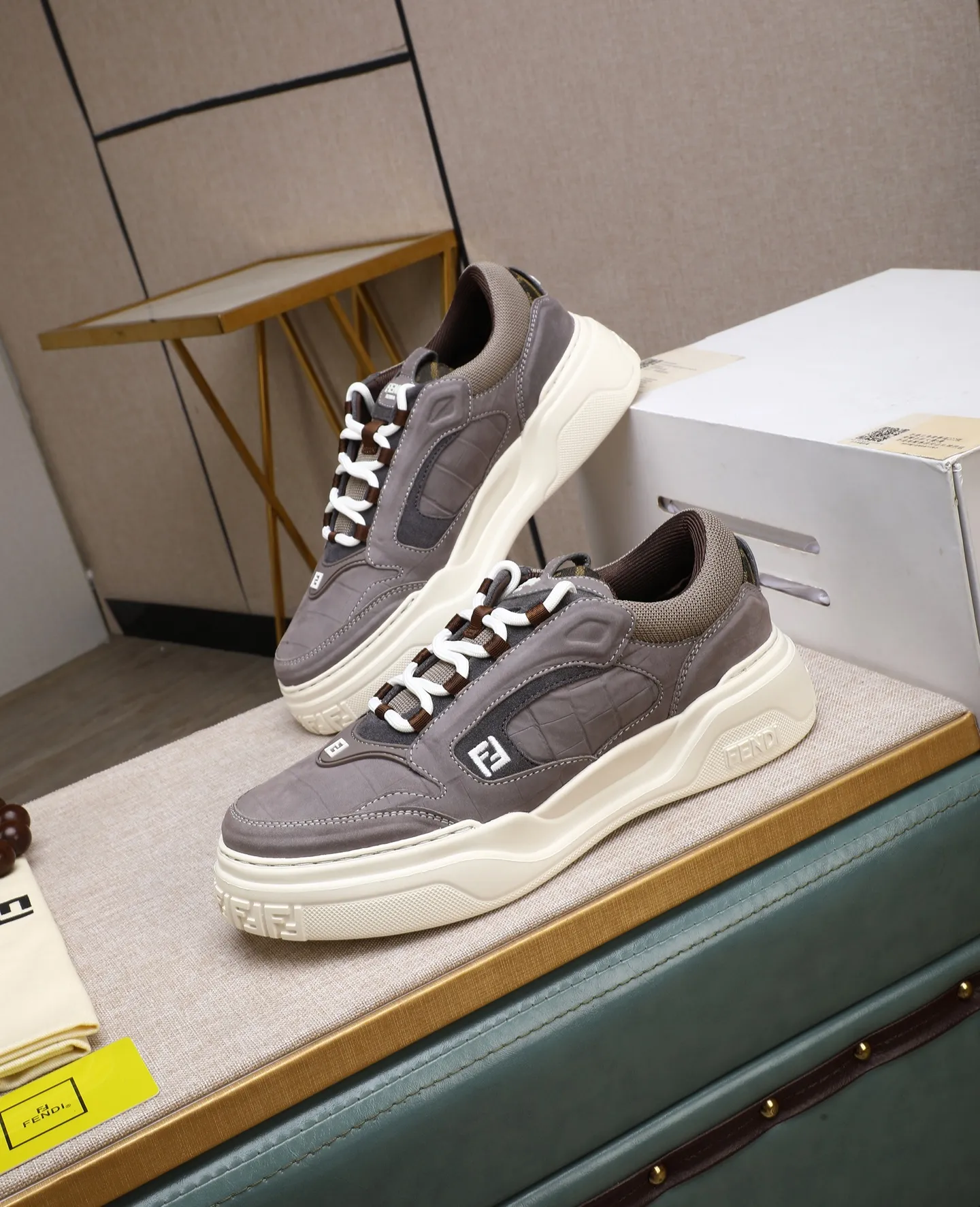 Men's shoes 💰820 [FENDI] Fendi - High-end quality original casual sports shoes - Upper: Nappa calfskin, pebbled calfskin, tongue and heel; injection molded brand logo plastic module - Lining: brand canvas - Outsole: ultra-light TPR foam·rubber; molded outsole -Super high quality control·Fine workmanship: highlighted (high-end·luxury·grade) -Size :39-44 (38, 45, can be customized)